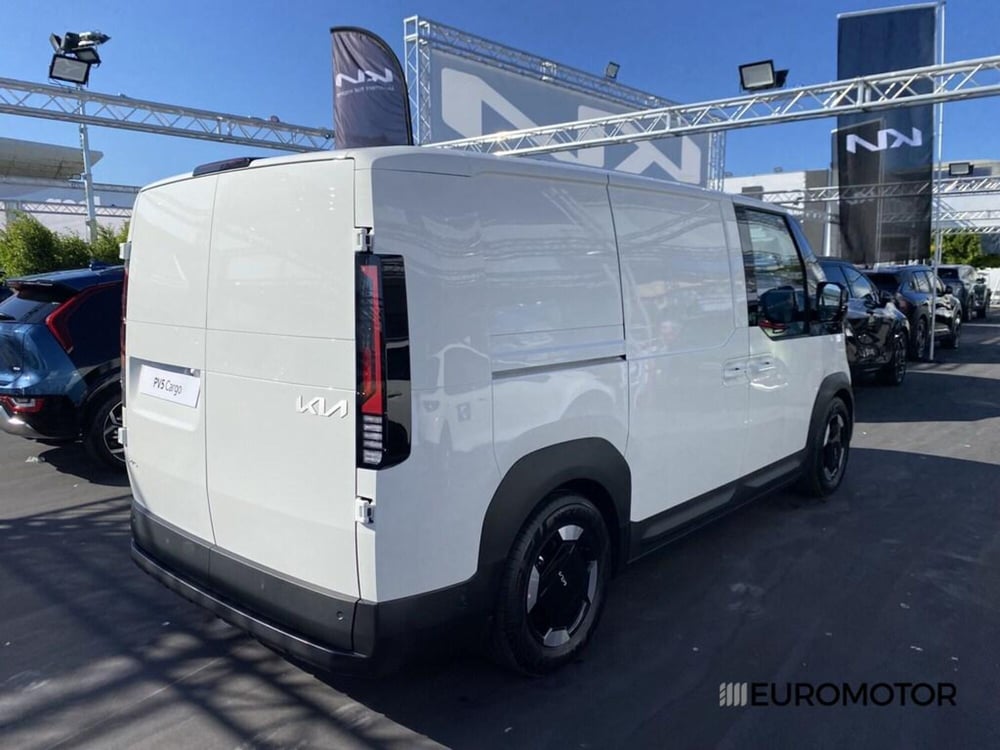 Kia PV5 nuova a Bari (9)