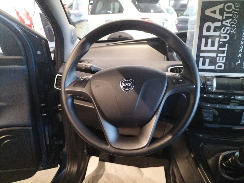 Lancia Ypsilon usata a Brindisi (16)
