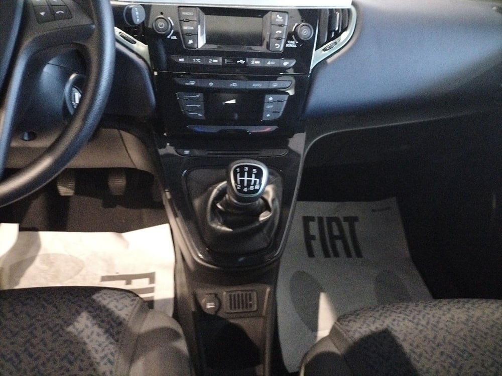 Lancia Ypsilon usata a Brindisi (17)