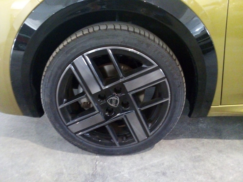 Lancia Ypsilon usata a Brindisi (14)
