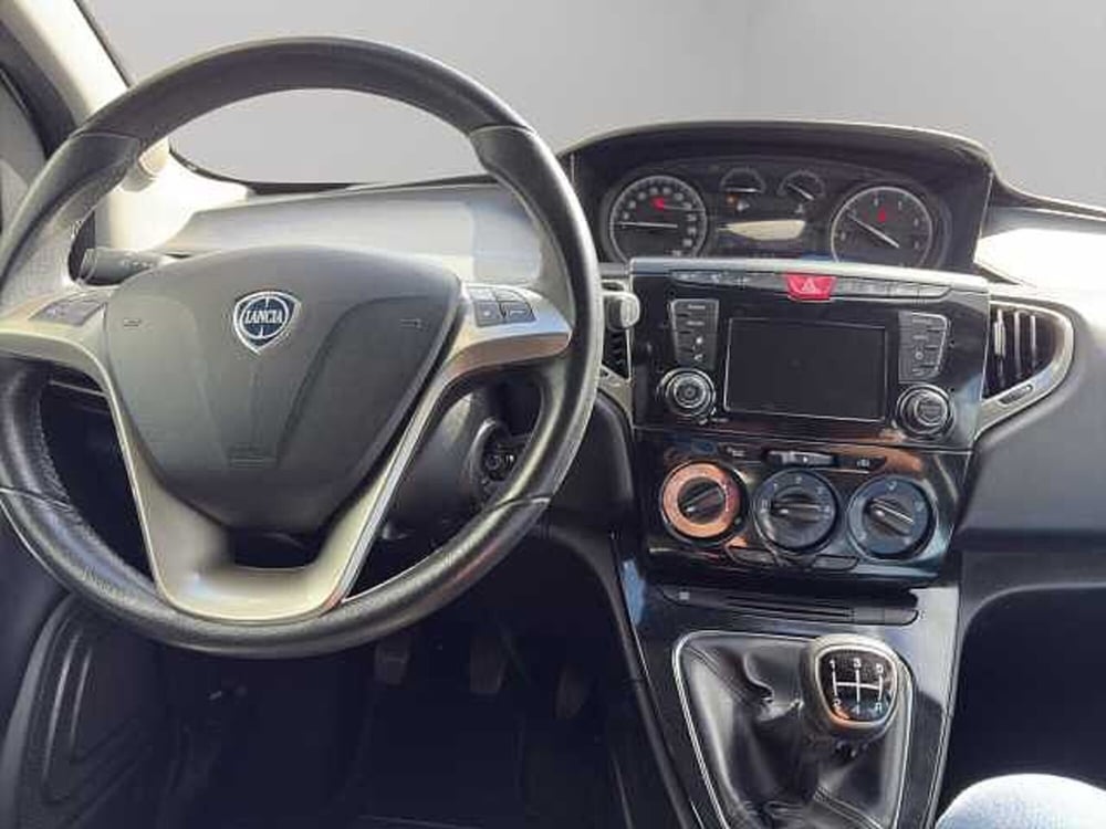 Lancia Ypsilon usata a Vibo Valentia (13)