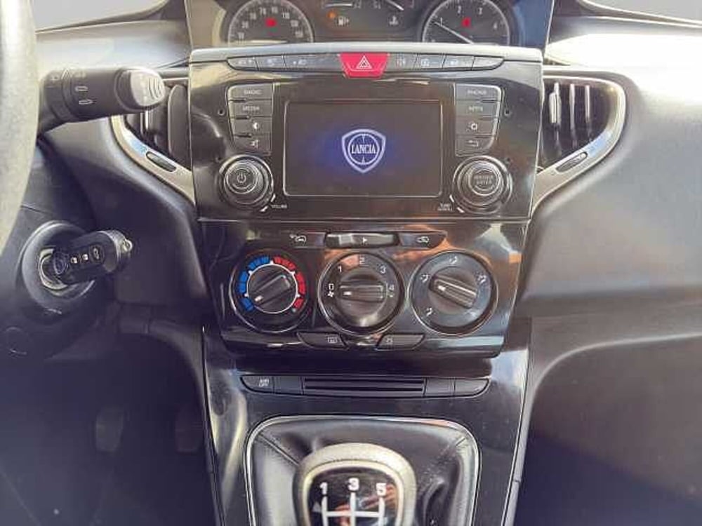 Lancia Ypsilon usata a Vibo Valentia (14)