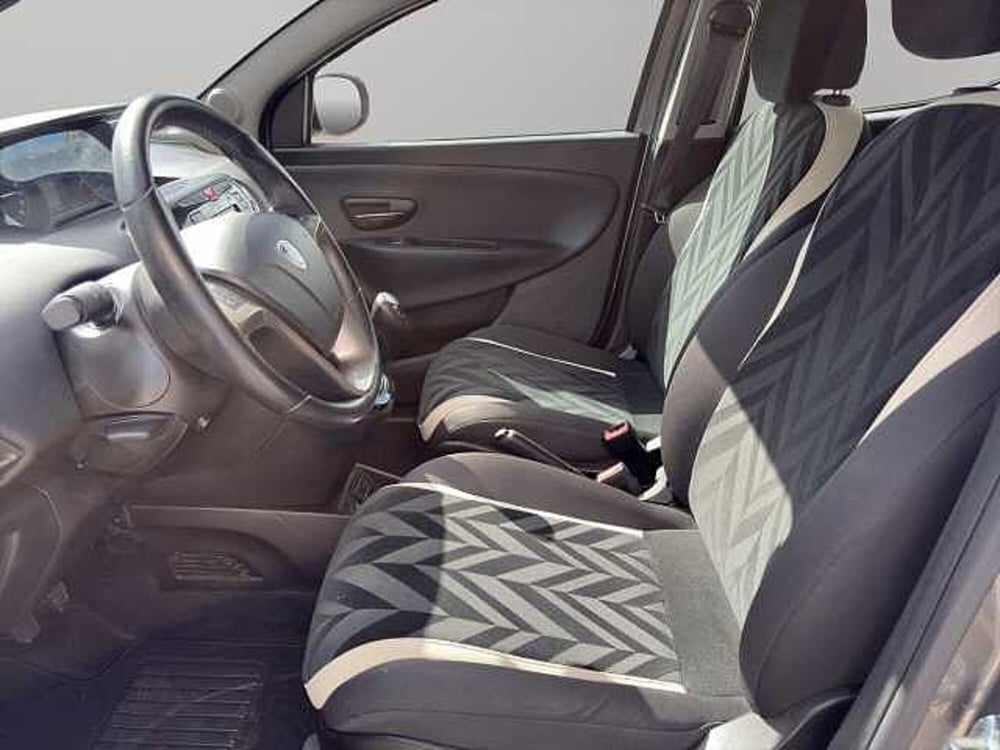Lancia Ypsilon usata a Vibo Valentia (9)