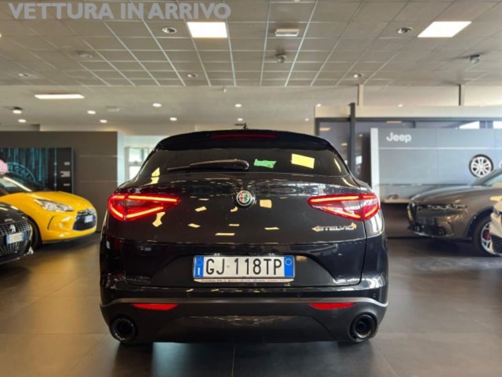 Alfa Romeo Stelvio usata a Modena (4)