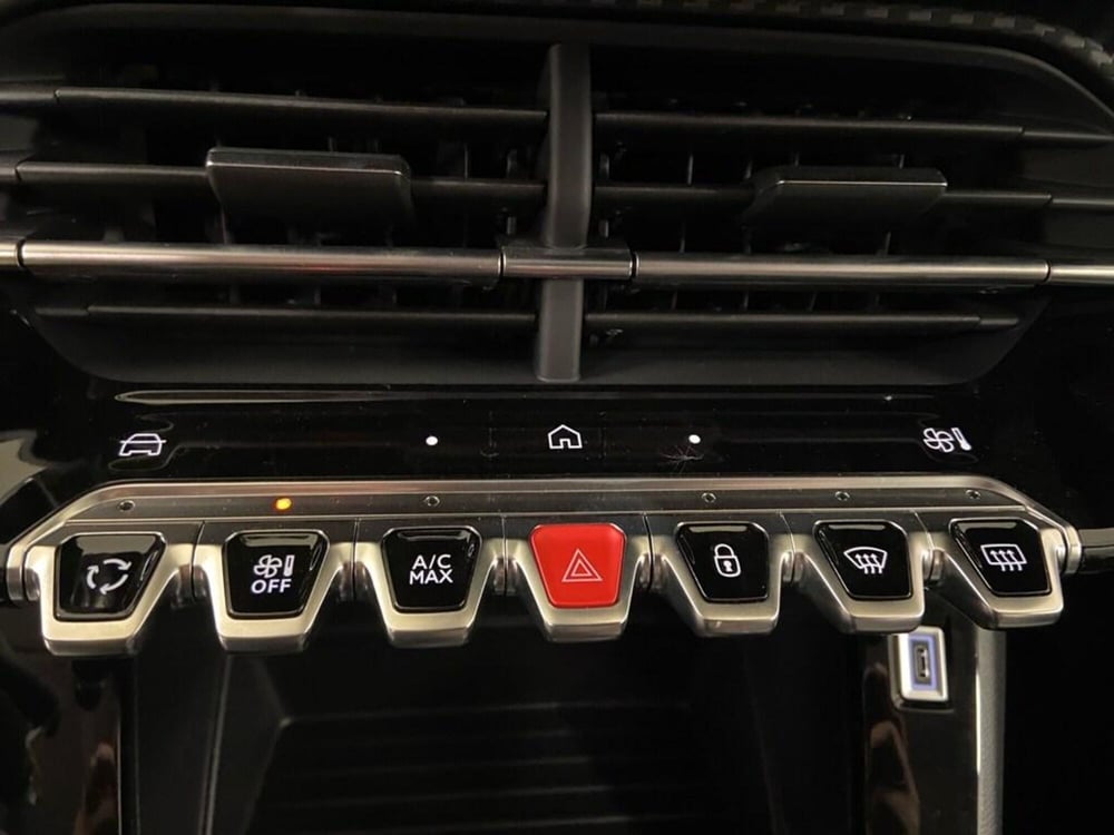 Peugeot 208 nuova a Torino (11)