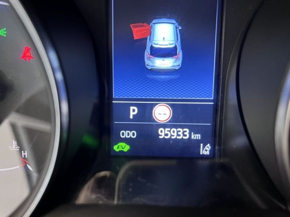 Toyota Toyota C-HR usata a Prato (11)