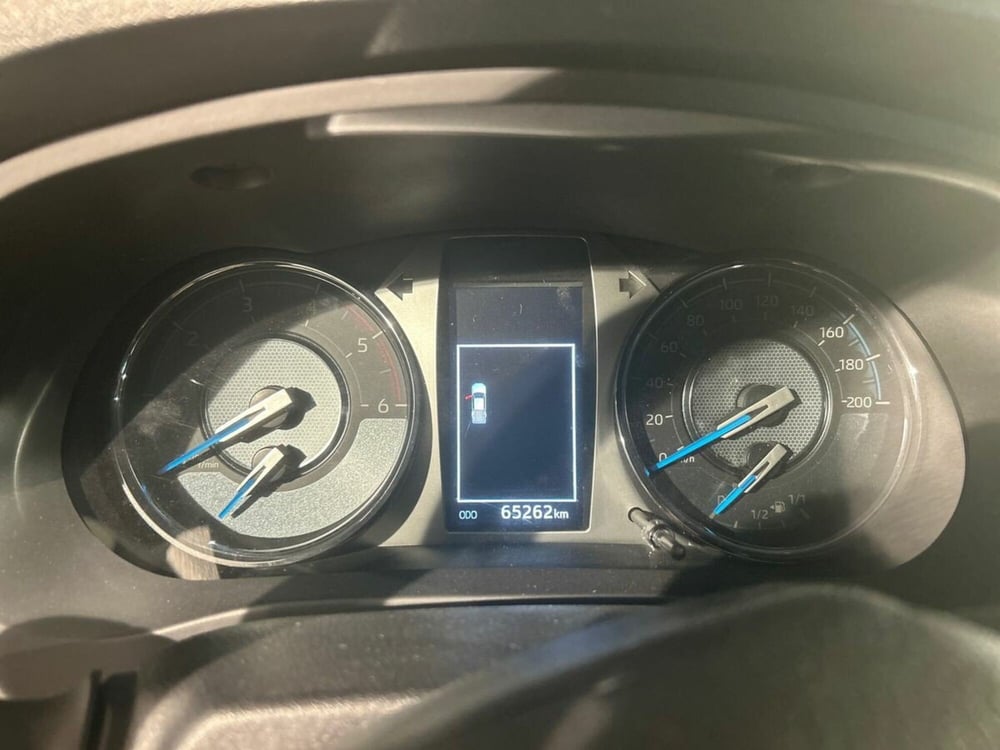 Toyota Hilux usata a Lecco (10)