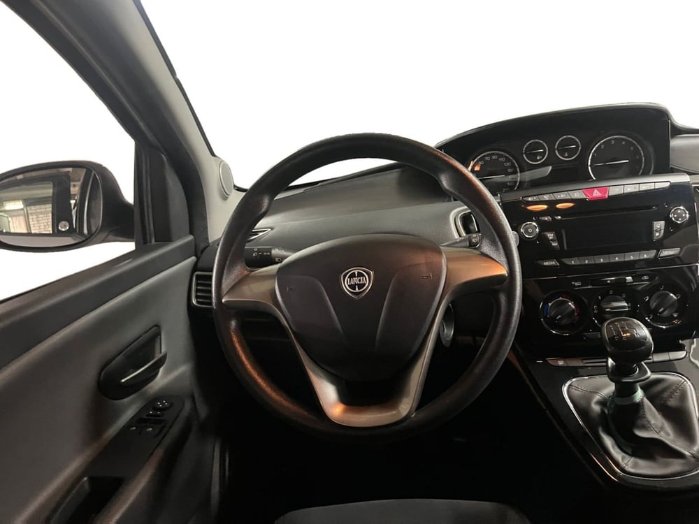 Lancia Ypsilon usata a Modena (12)