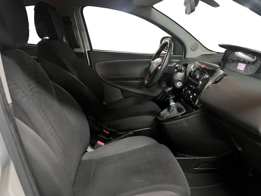 Lancia Ypsilon usata a Modena (15)