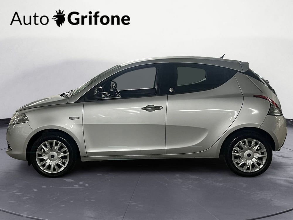 Lancia Ypsilon usata a Modena (2)