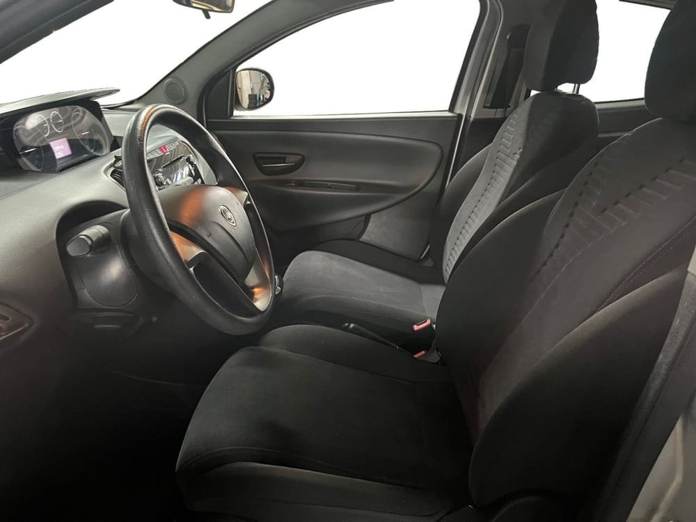 Lancia Ypsilon usata a Modena (9)