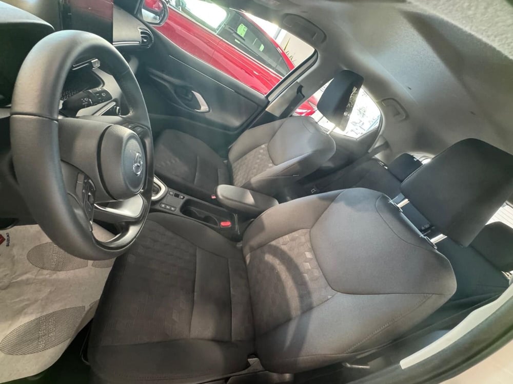 Mazda Mazda2 Hybrid nuova a Napoli (10)