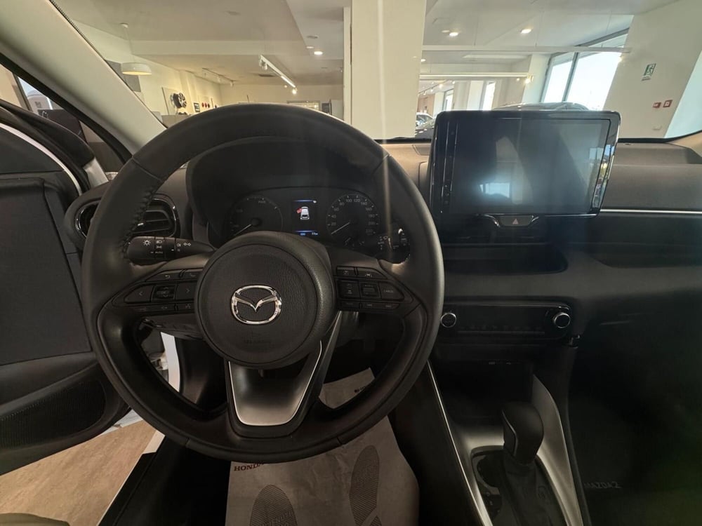 Mazda Mazda2 Hybrid nuova a Napoli (11)