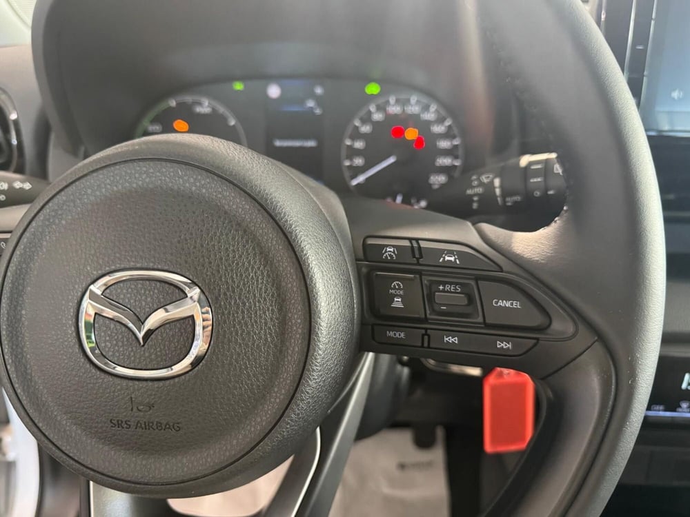 Mazda Mazda2 Hybrid nuova a Napoli (12)