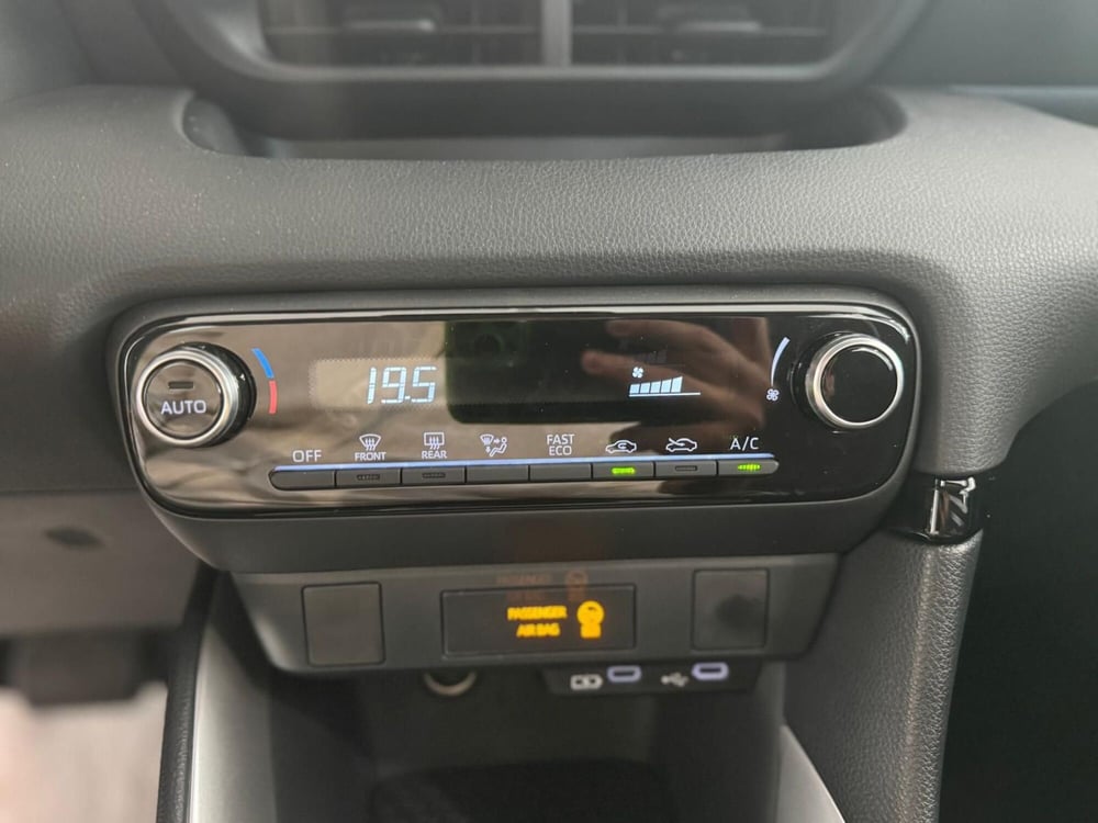 Mazda Mazda2 Hybrid nuova a Napoli (16)