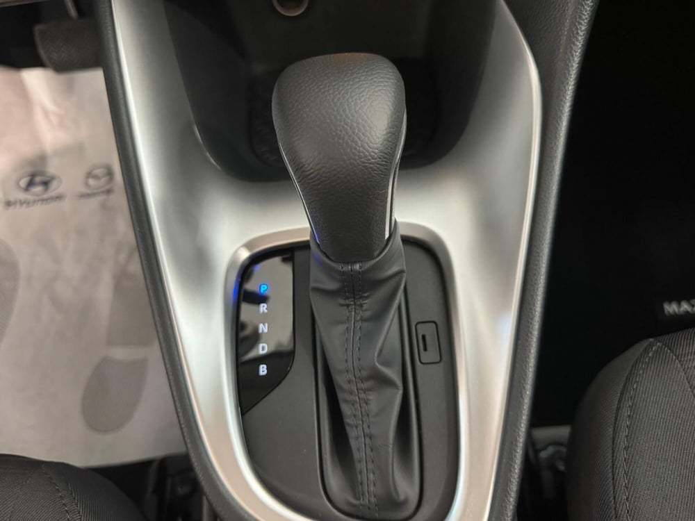 Mazda Mazda2 Hybrid nuova a Napoli (17)
