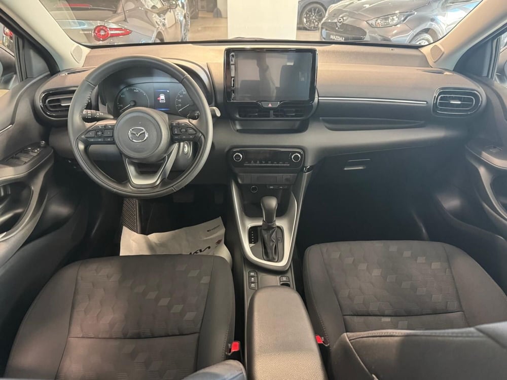 Mazda Mazda2 Hybrid nuova a Napoli (9)