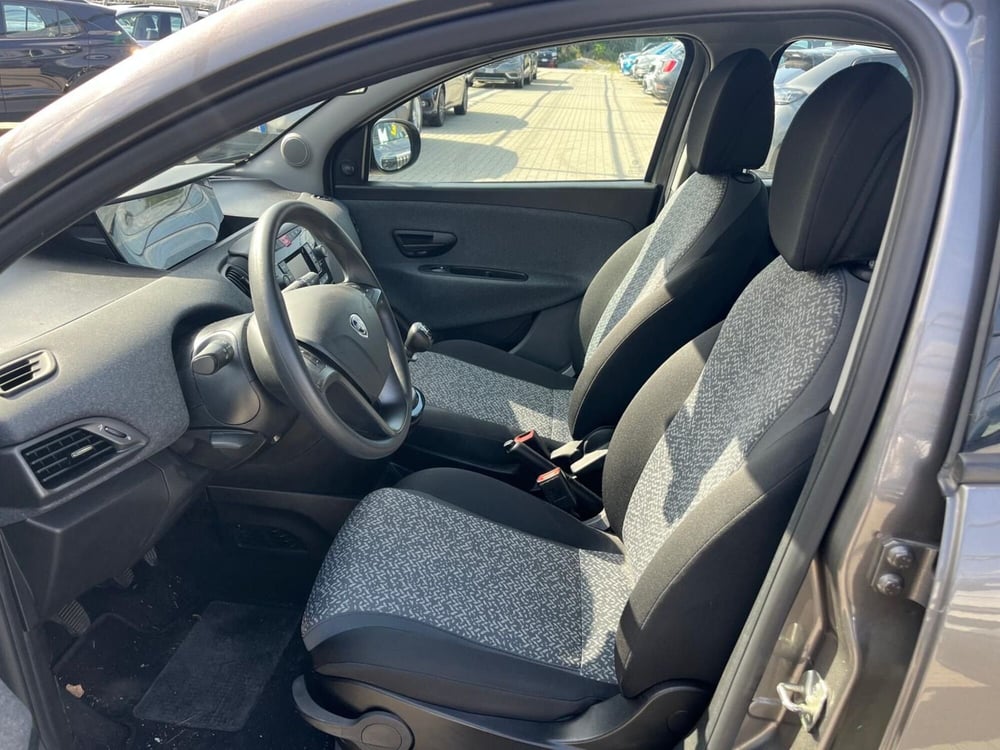 Lancia Ypsilon usata a Milano (11)