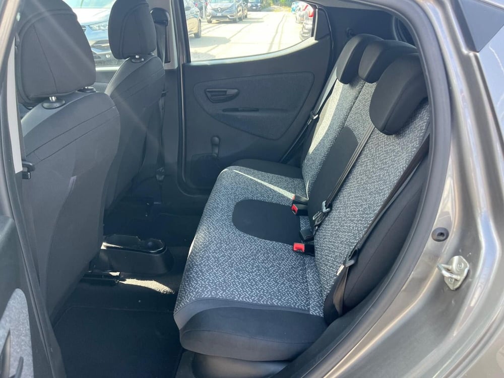Lancia Ypsilon usata a Milano (13)