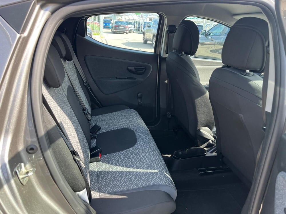 Lancia Ypsilon usata a Milano (14)
