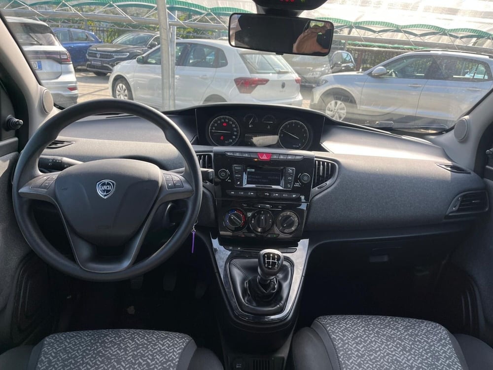 Lancia Ypsilon usata a Milano (15)