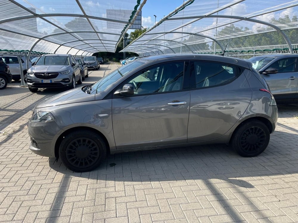 Lancia Ypsilon usata a Milano (4)