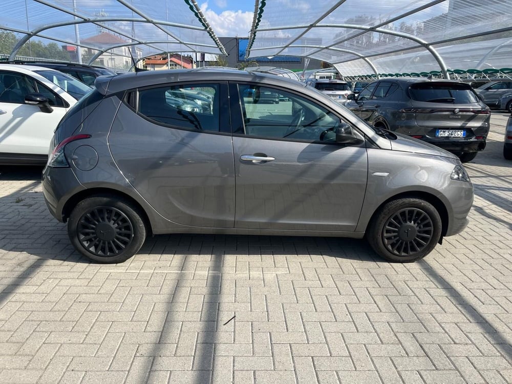 Lancia Ypsilon usata a Milano (5)