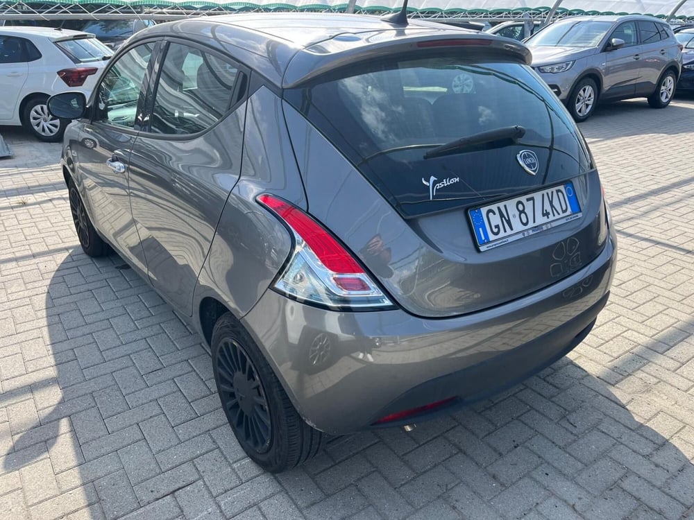 Lancia Ypsilon usata a Milano (6)
