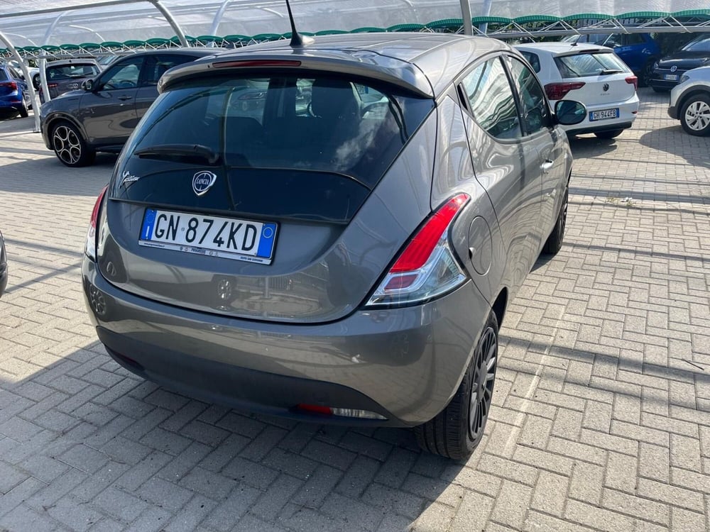 Lancia Ypsilon usata a Milano (7)