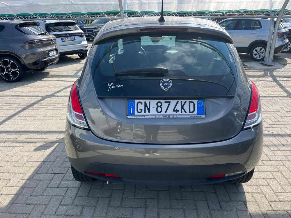 Lancia Ypsilon usata a Milano (8)