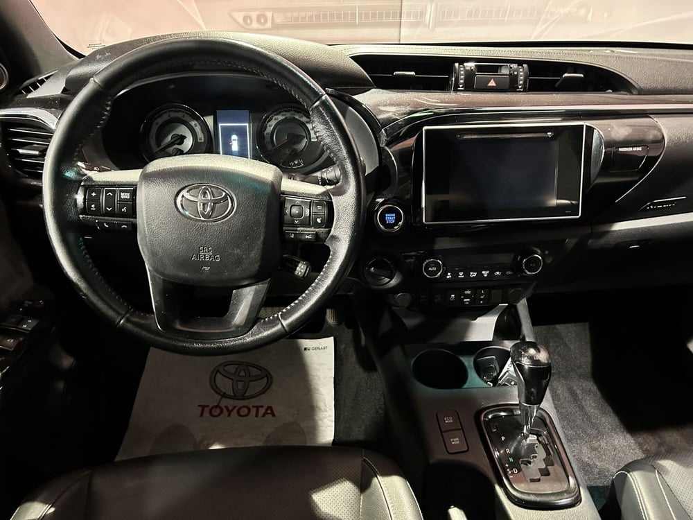 Toyota Hilux usata a Milano (10)