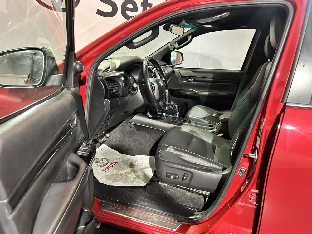 Toyota Hilux usata a Milano (12)