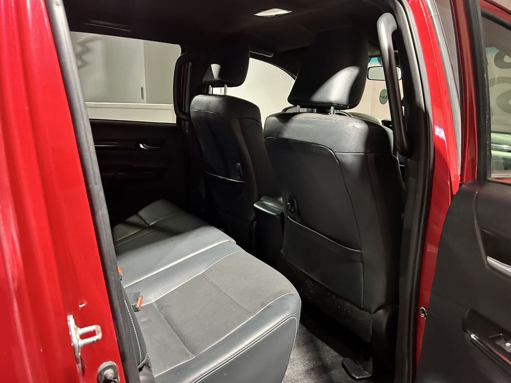 Toyota Hilux usata a Milano (14)