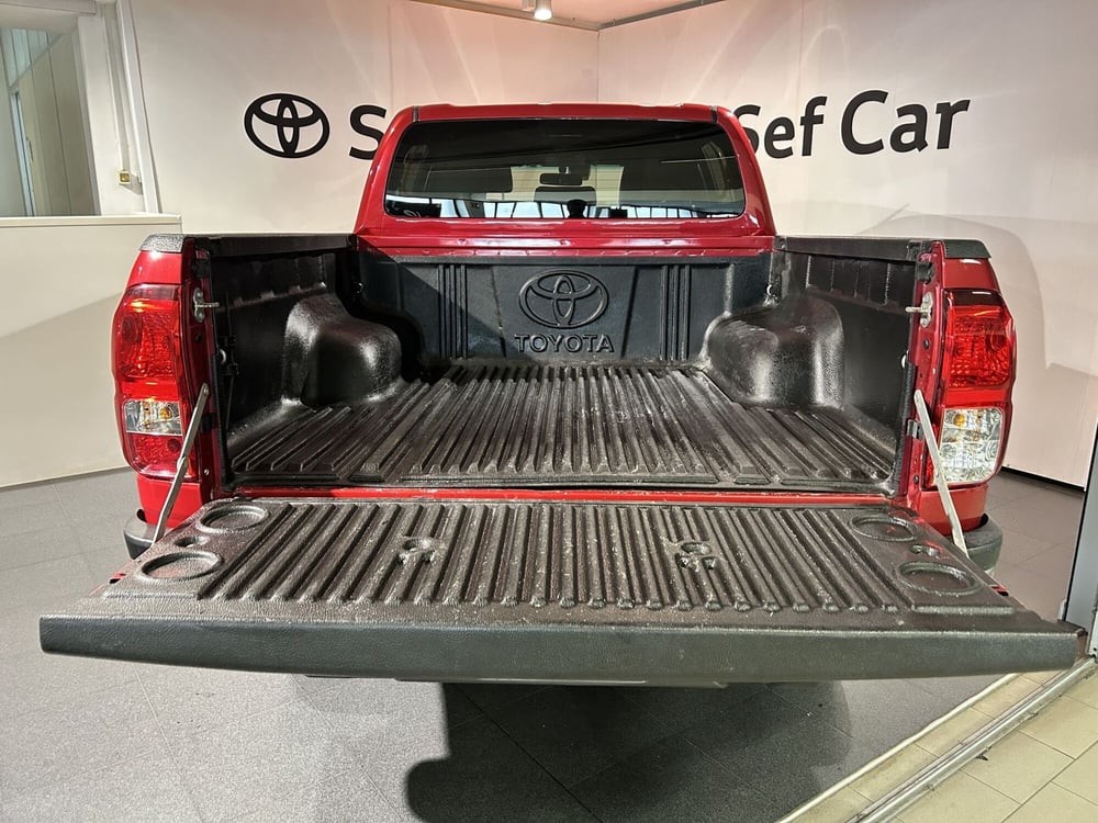 Toyota Hilux usata a Milano (6)