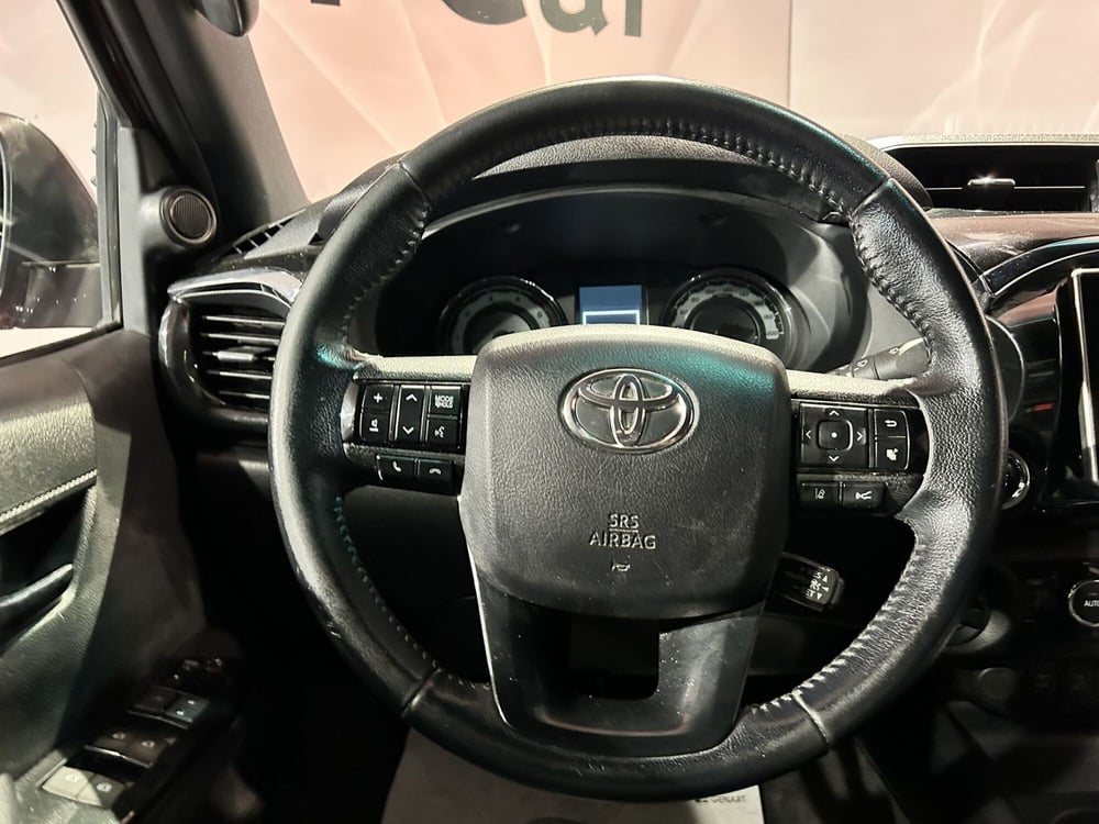 Toyota Hilux usata a Milano (8)