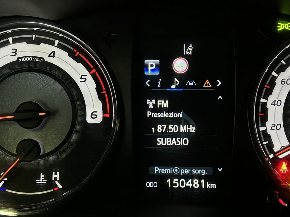 Toyota Hilux usata a Milano (9)