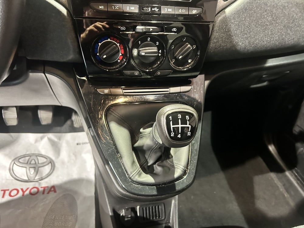 Lancia Ypsilon usata a Milano (13)