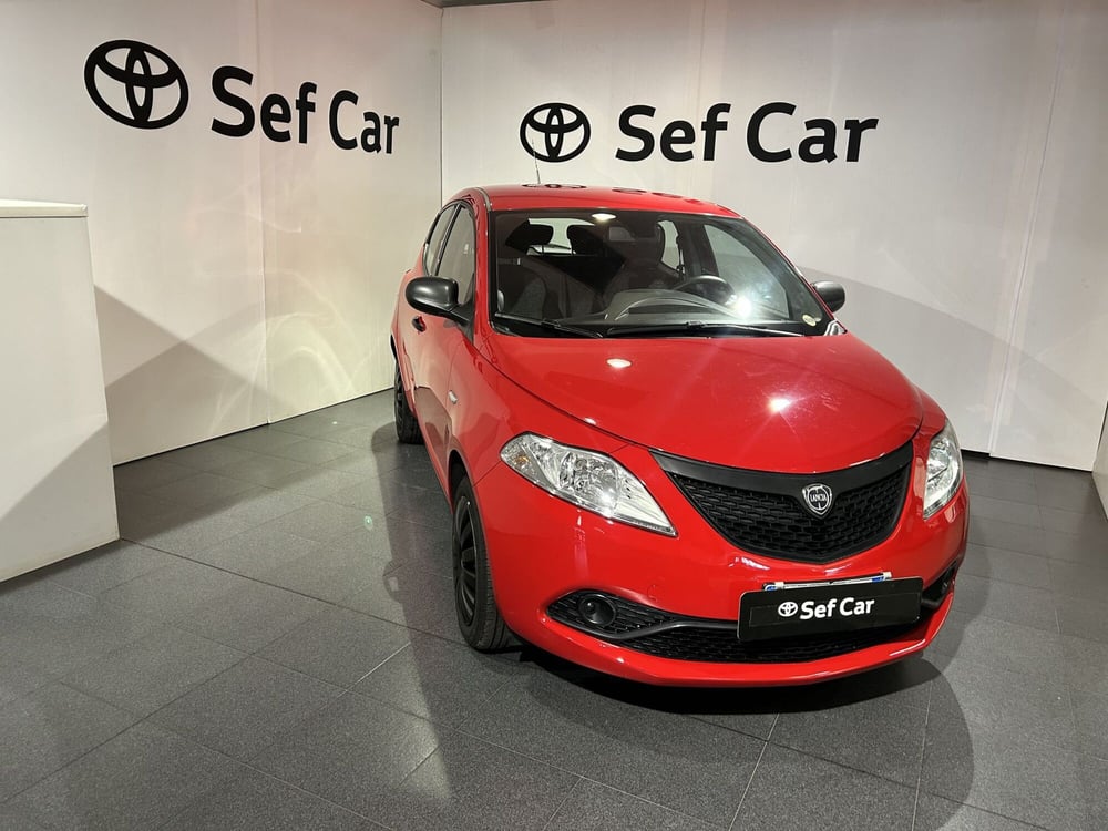 Lancia Ypsilon usata a Milano (3)