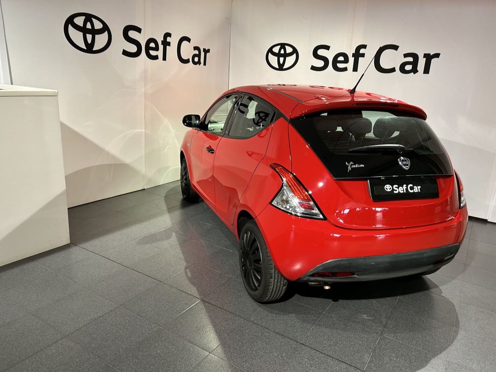 Lancia Ypsilon usata a Milano (5)