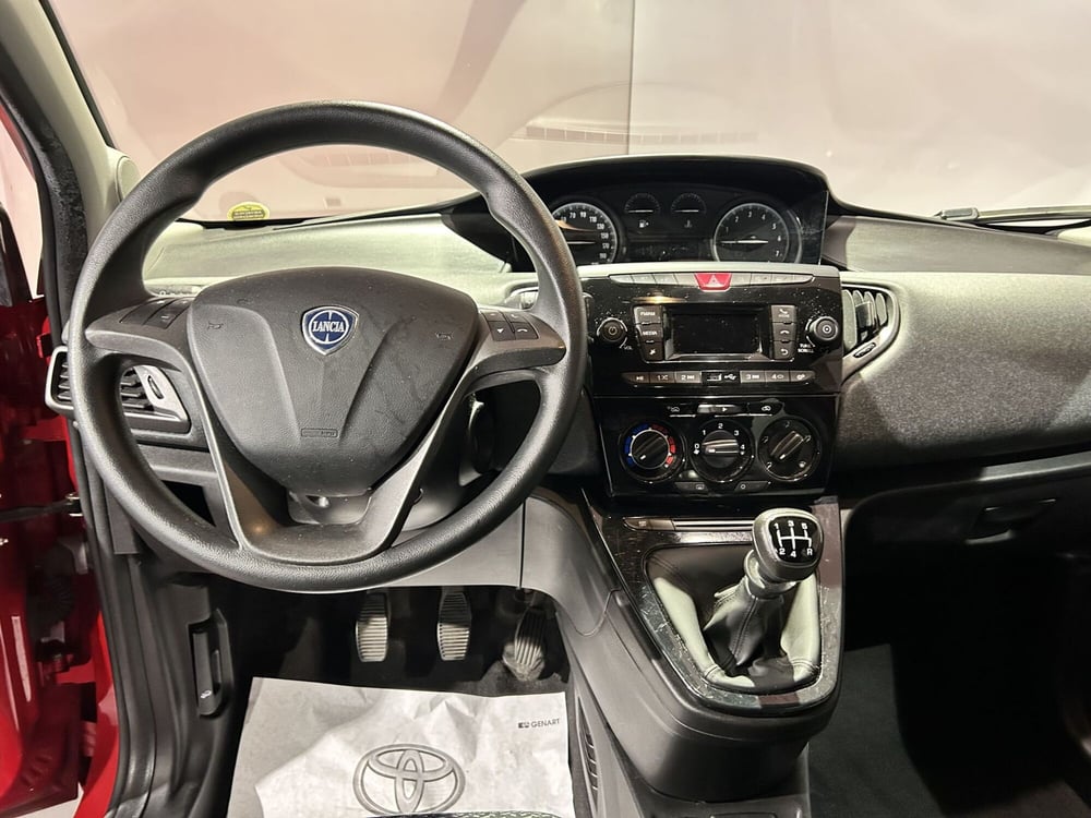 Lancia Ypsilon usata a Milano (9)