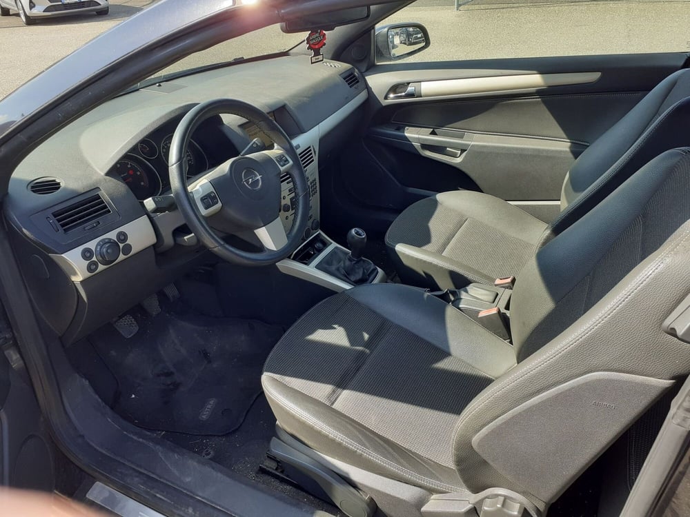 Opel Astra Cabrio usata a Cremona (11)