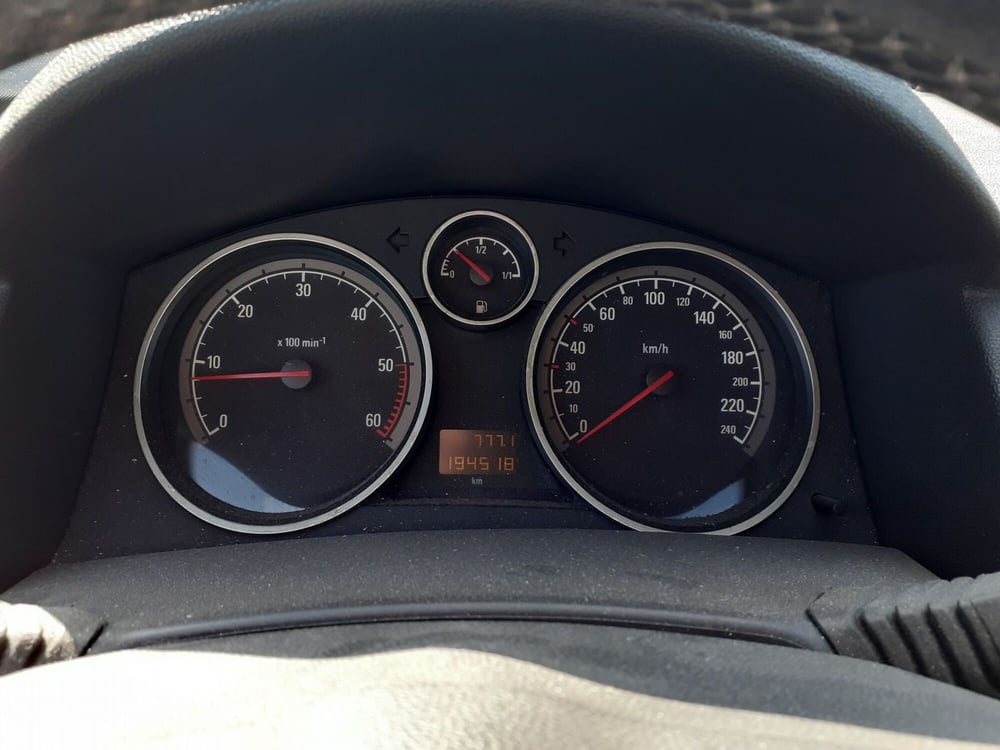Opel Astra Cabrio usata a Cremona (13)