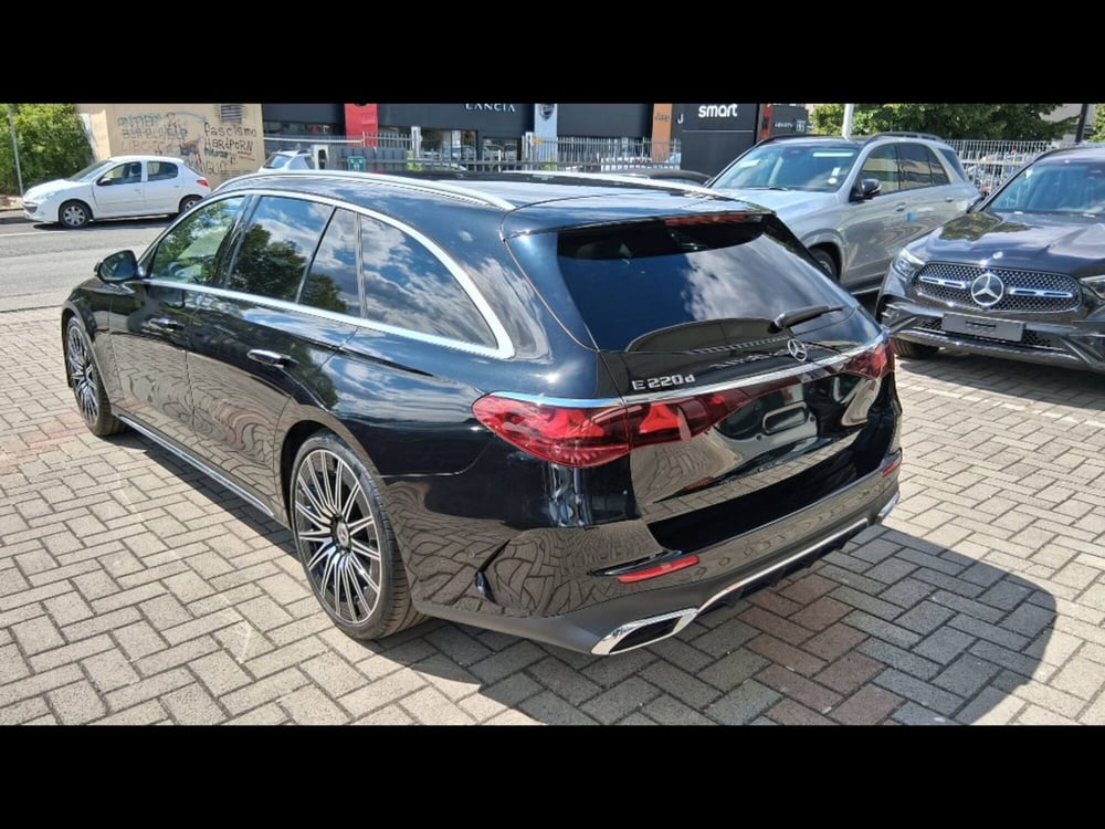 Mercedes-Benz Classe E Station Wagon nuova a Pisa (7)