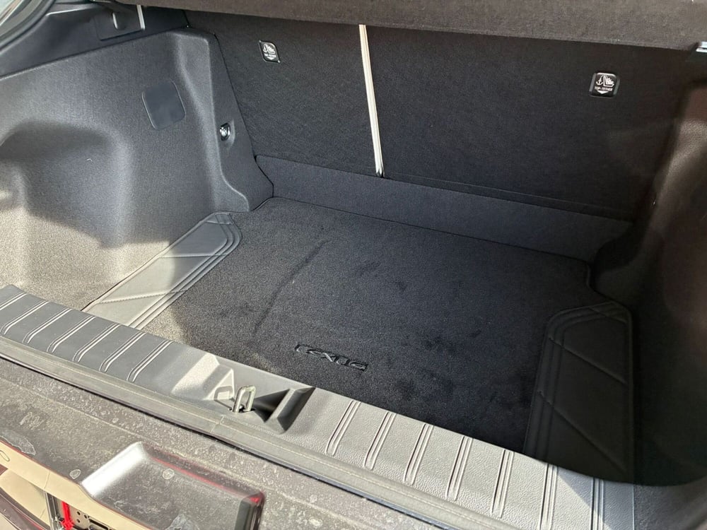Lexus LBX nuova a Milano (5)