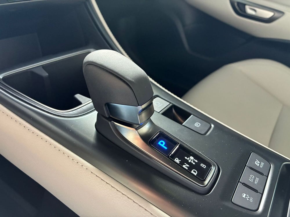 Lexus LBX nuova a Milano (9)