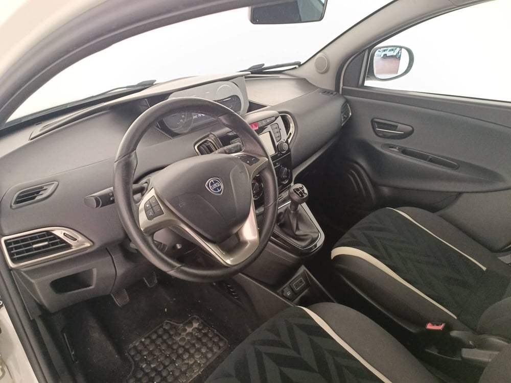 Lancia Ypsilon usata a Treviso (10)