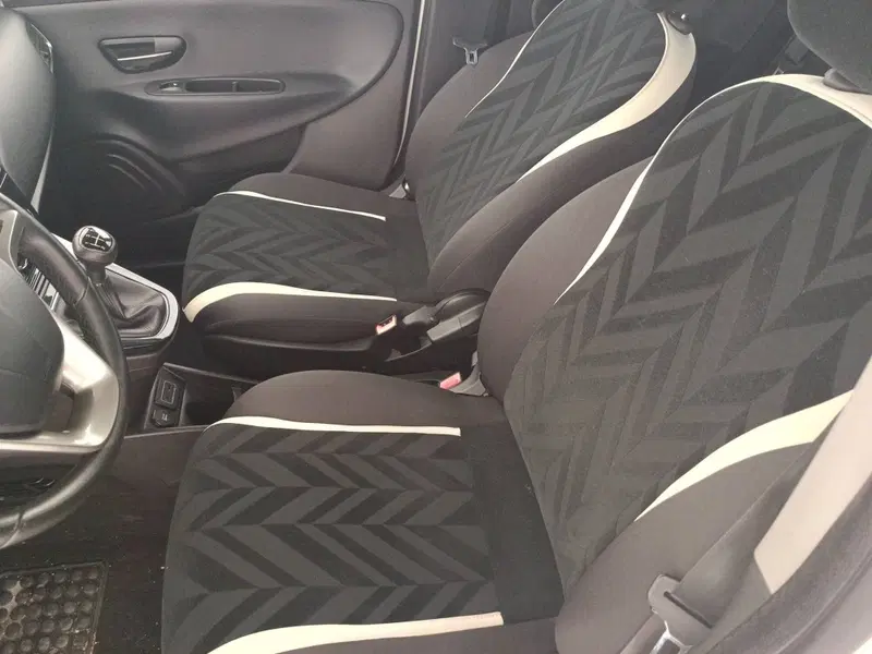 Lancia Ypsilon usata a Treviso (11)