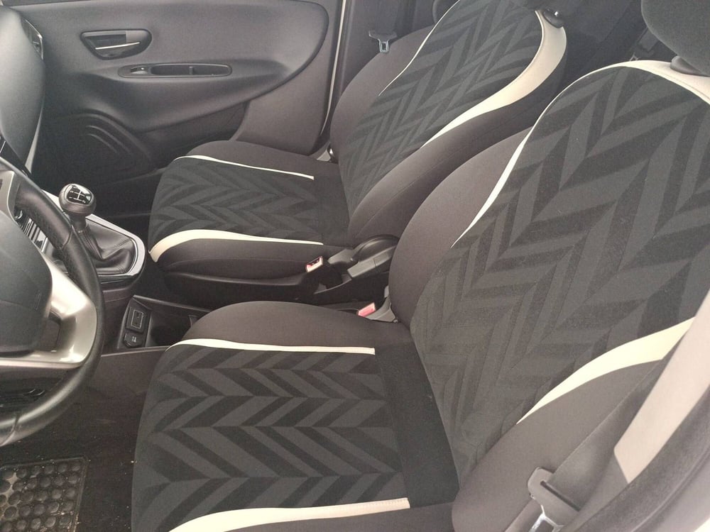 Lancia Ypsilon usata a Treviso (11)