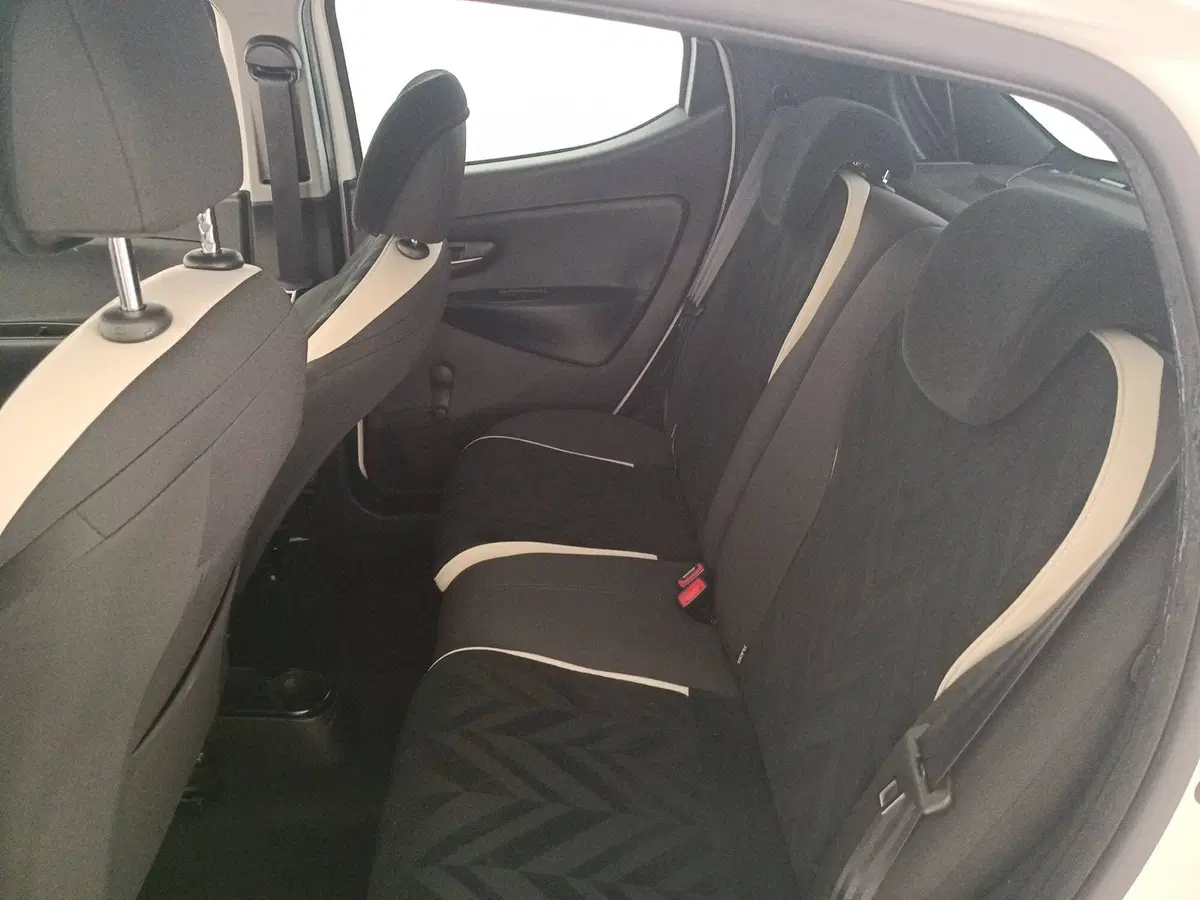 Lancia Ypsilon usata a Treviso (12)