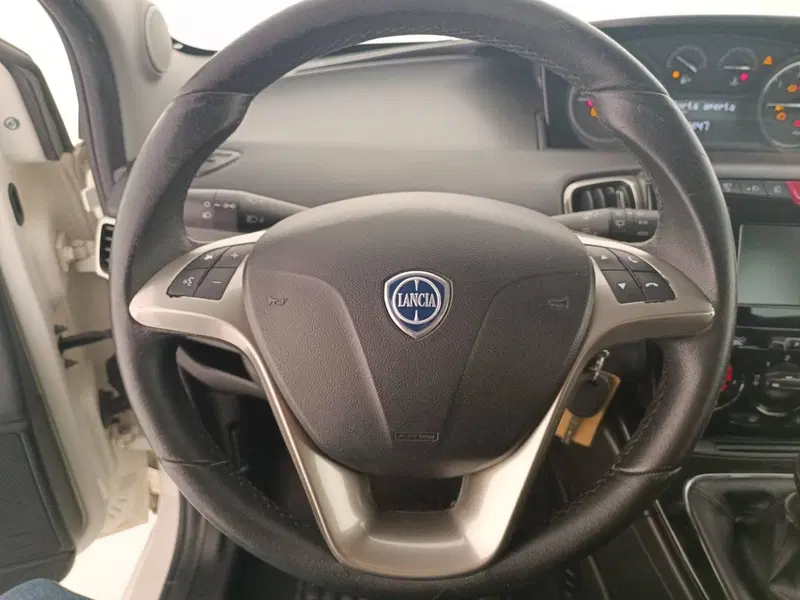 Lancia Ypsilon usata a Treviso (13)